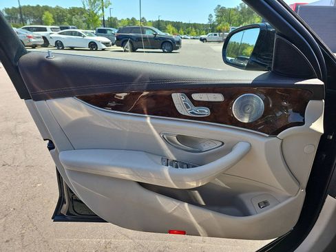 Used 2017 Mercedes-Benz E 300 image 28
