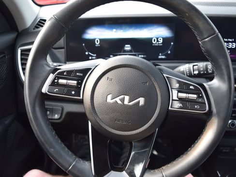 Used 2024 Kia Seltos EX image 11