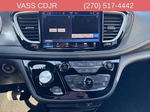 New 2026 Chrysler Pacifica Select image 20