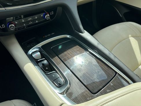 Used 2024 Buick Enclave Essence image 20