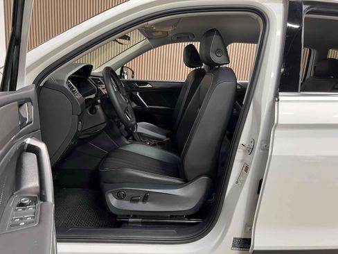 Used 2022 Volkswagen Tiguan SE FWD image 4