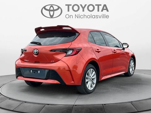 Used 2025 Toyota Corolla SE w/ SE Package FWD image 5