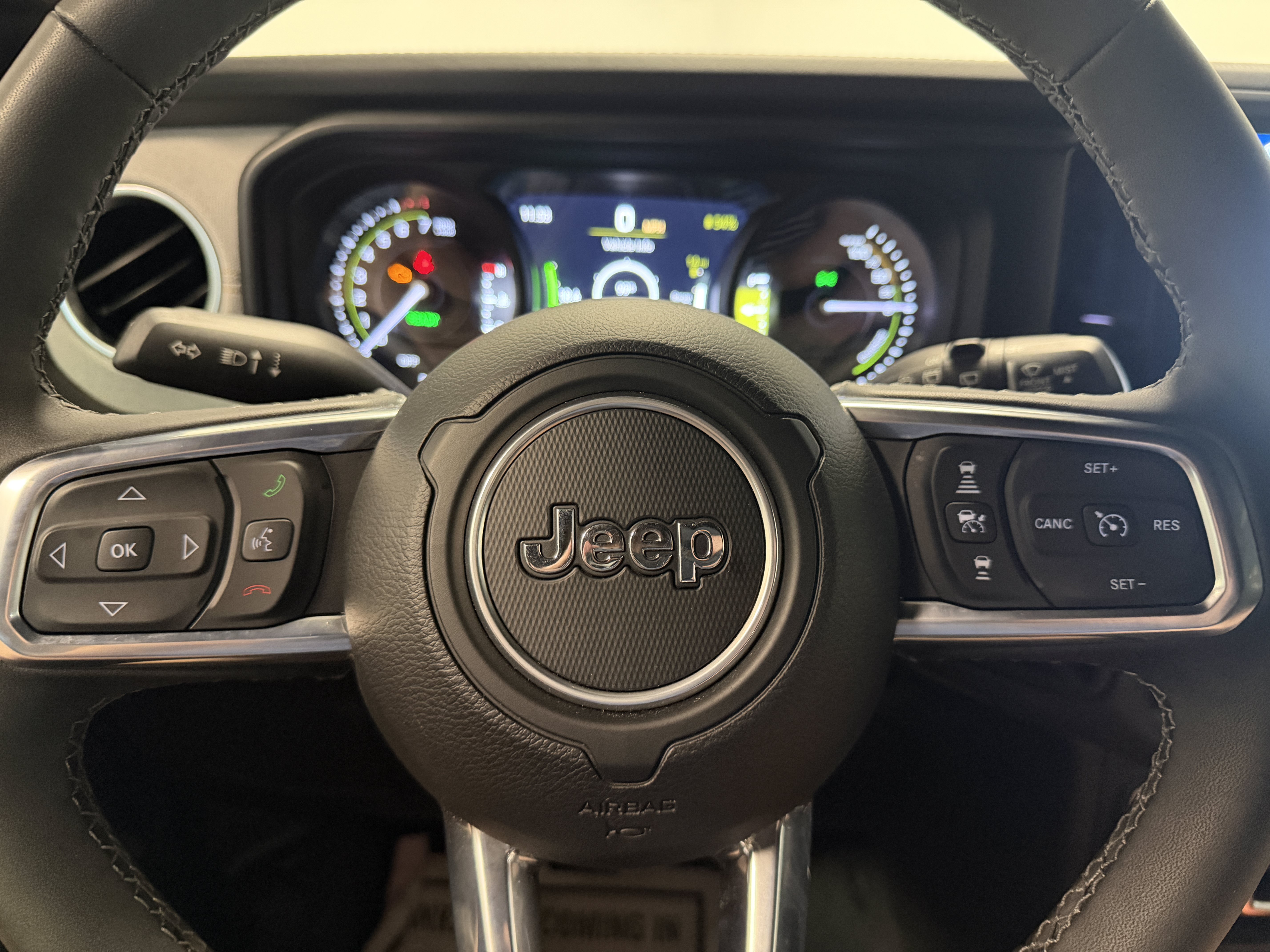 Used 2025 Jeep Wrangler Unlimited Sahara w/ Safety Group AWD/4WD image 15