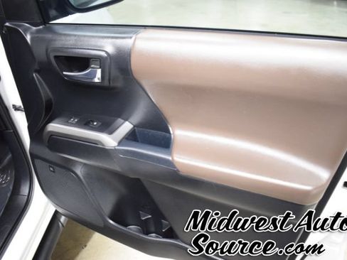 Used 2017 Toyota Tacoma Limited w/ Tow Package AWD/4WD image 33