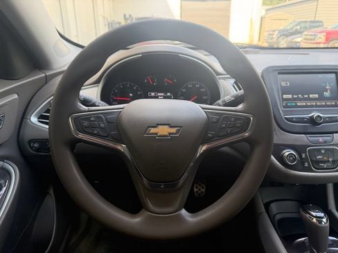 Used 2017 Chevrolet Malibu LS FWD image 10