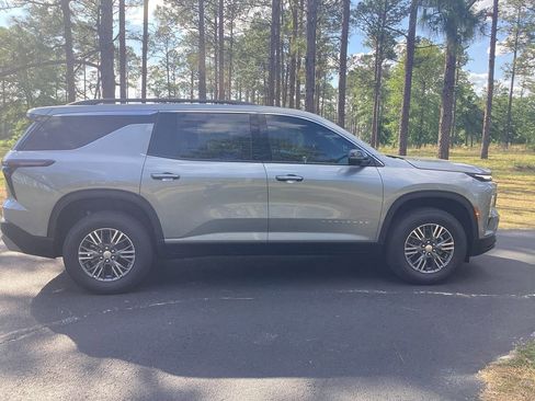 New 2026 Chevrolet Traverse LT w/ Driver Confidence Package FWD image 6