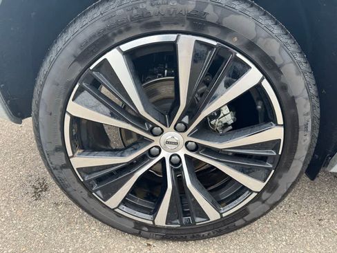 Used 2025 Volvo XC60 B5 Ultra image 13