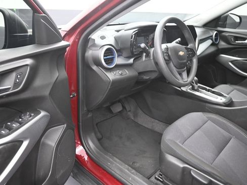 Used 2025 Chevrolet Trax LS FWD image 10