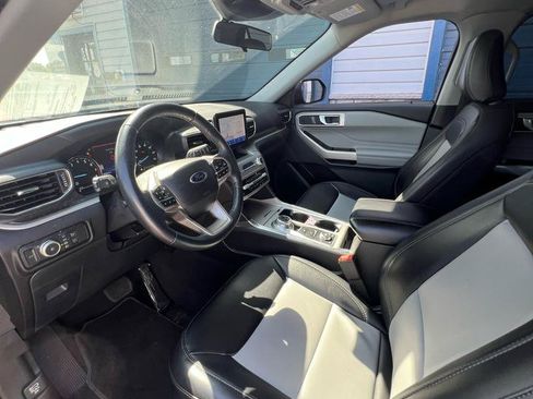 Used 2022 Ford Explorer XLT w/ Equipment Group 202A AWD/4WD image 20
