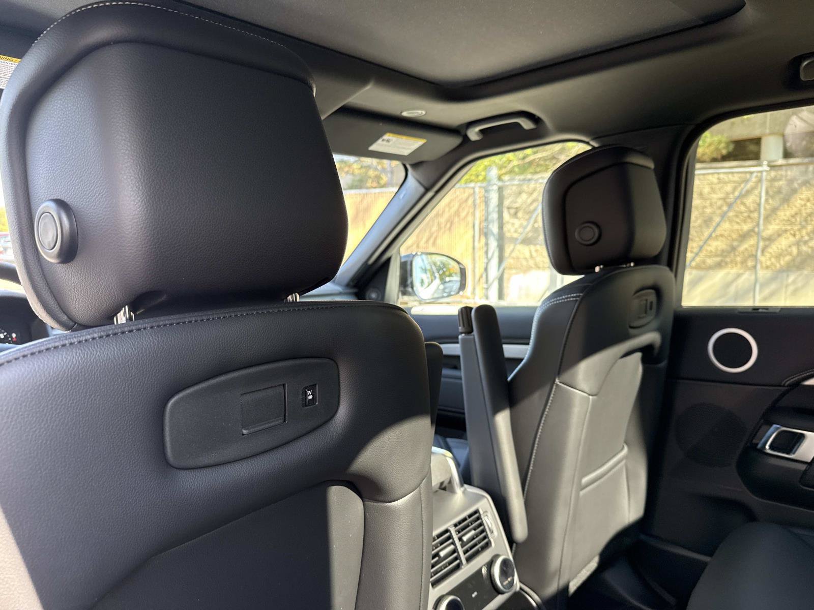Certified 2026 Land Rover Discovery Limited Edition AWD/4WD image 17