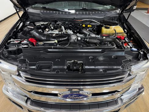 Used 2019 Ford F250 Lariat w/ Lariat Ultimate Package AWD/4WD image 11