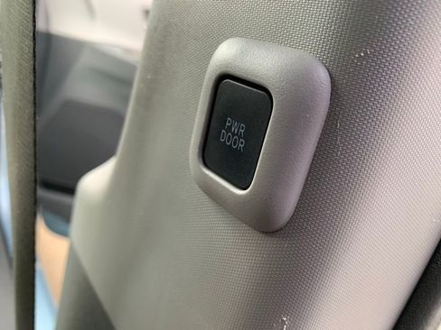 Used 2017 Toyota Sienna XLE Premium image 28