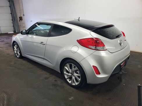 Used 2016 Hyundai Veloster FWD image 5