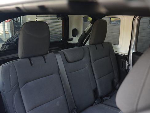 Used 2018 Jeep Wrangler Unlimited Sport AWD/4WD image 29