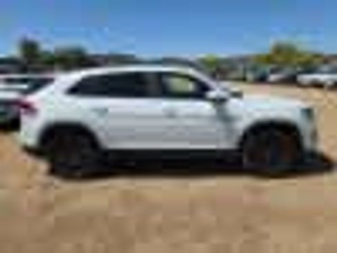 Used 2024 Volkswagen Atlas Cross Sport SE w/ Panoramic Sunroof Package FWD image 4