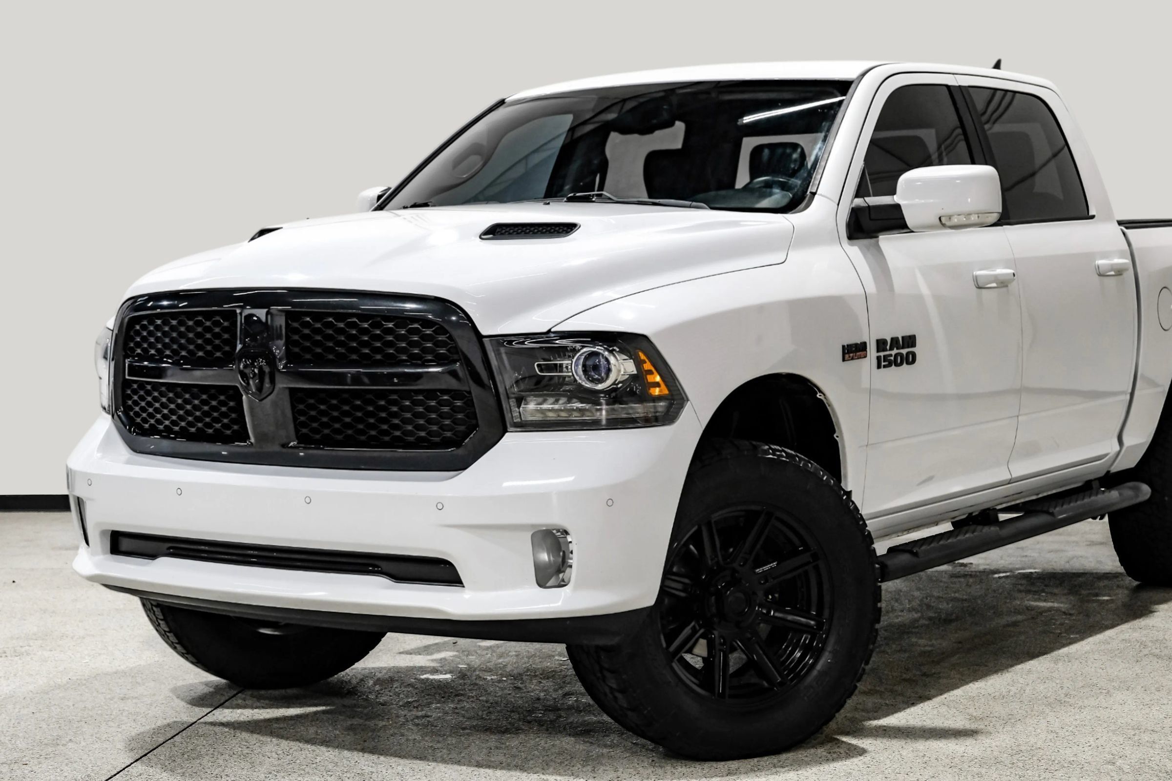 Used 2018 RAM 1500 Sport w/ Quick Order Package 26Q Night AWD/4WD image 11