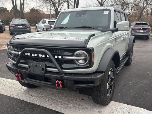 Used 2021 Ford Bronco Outer Banks image 2