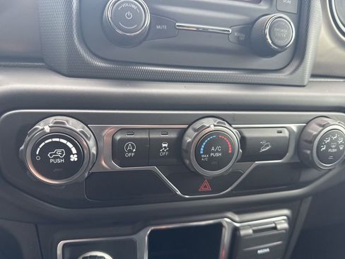 Used 2021 Jeep Wrangler Sport image 19