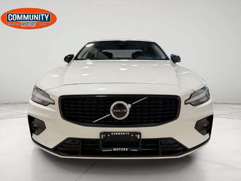 Used 2025 Volvo S60 B5 Core FWD image 12