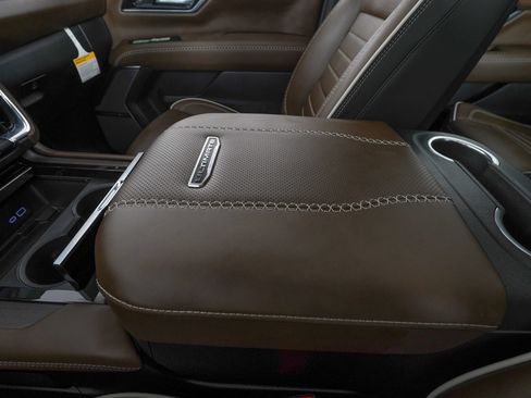 Used 2026 GMC Yukon XL Denali Ultimate w/ LPO, Floor Liner Package AWD/4WD image 32