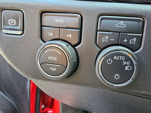 Used 2025 Chevrolet Silverado 1500 LT AWD/4WD image 25