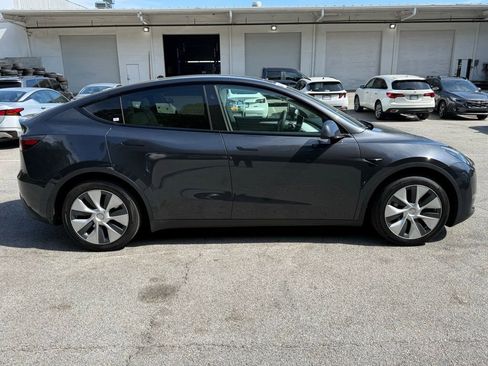 Used 2024 Tesla Model Y Long Range AWD/4WD image 8