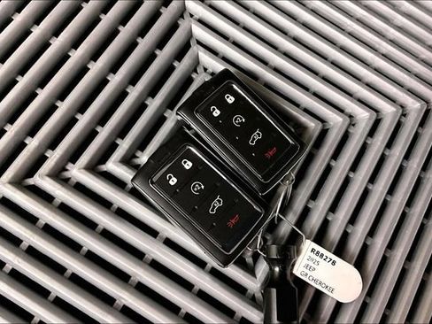 Used 2025 Jeep Grand Cherokee Summit w/ Obsidian Package AWD/4WD image 11