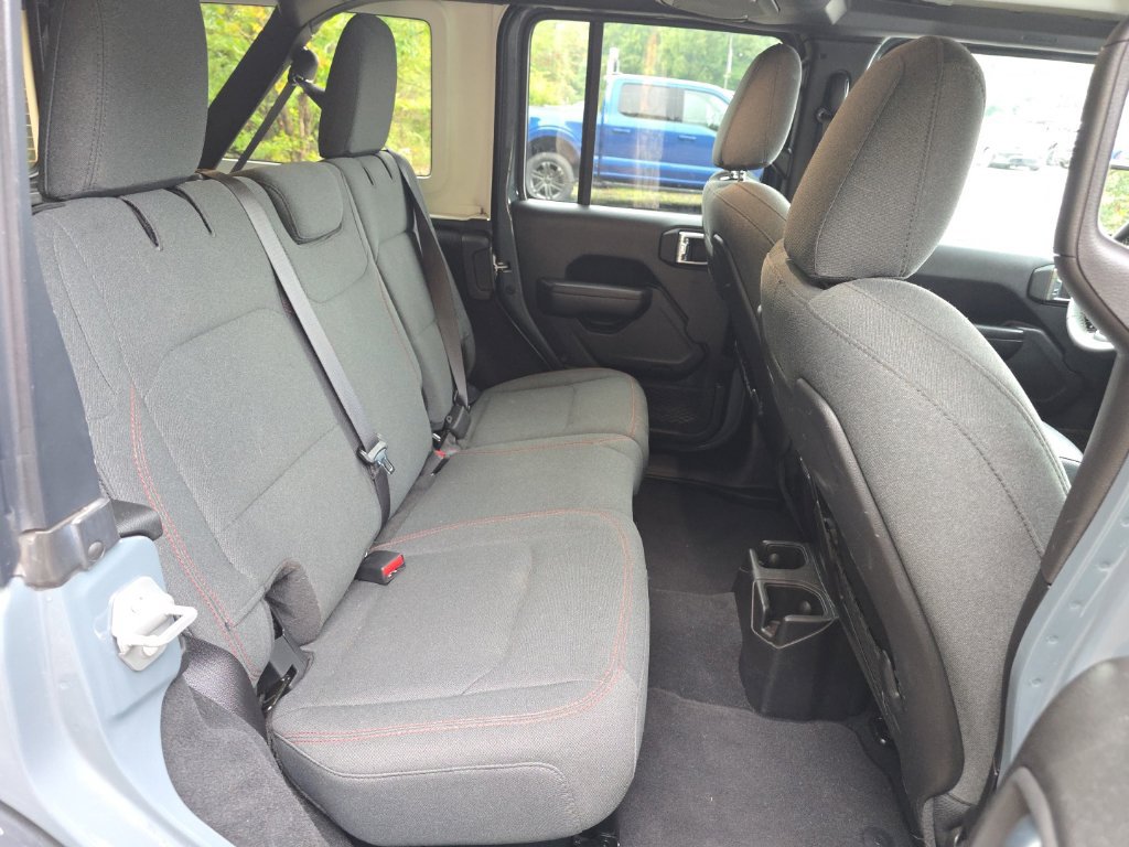 Used 2025 Jeep Wrangler Unlimited Rubicon AWD/4WD image 16
