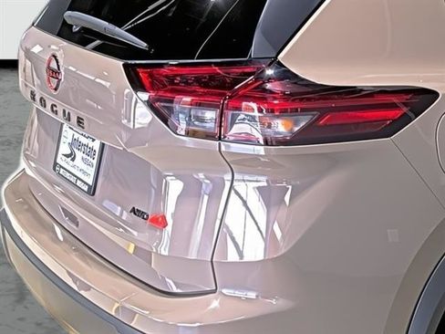 Used 2025 Nissan Rogue SV AWD/4WD image 14