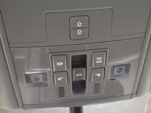 Used 2022 Volkswagen Atlas SE image 11