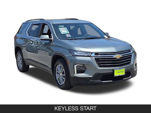 Used 2023 Chevrolet Traverse LT FWD image 2