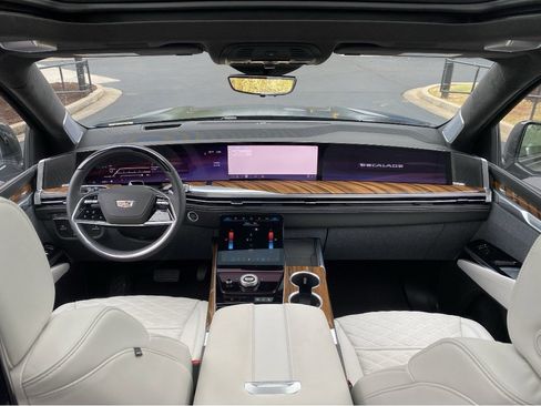 Used 2026 Cadillac Escalade Platinum Sport AWD/4WD image 19