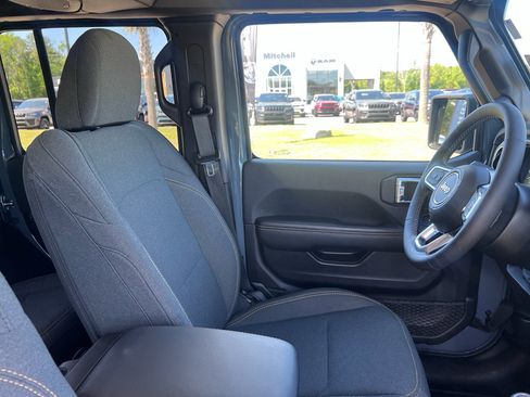 Used 2025 Jeep Wrangler Sahara w/ Safety Group image 14
