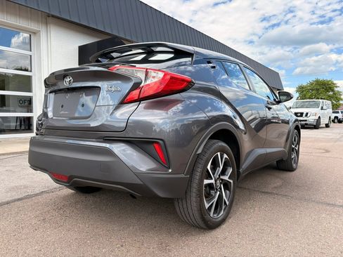Used 2018 Toyota C-HR XLE FWD image 6