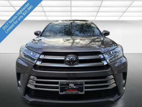 Used 2017 Toyota Highlander Limited w/ Carpet Mat Package image 2