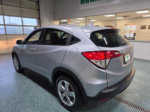 Used 2021 Honda HR-V LX image 9