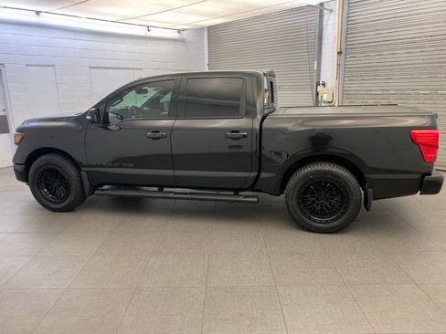Used 2018 Nissan Titan SV w/ SV Convenience Package RWD image 7