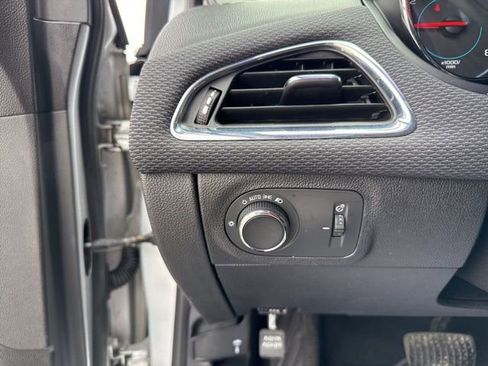 Used 2018 Chevrolet Cruze LT w/ Convenience Package image 19