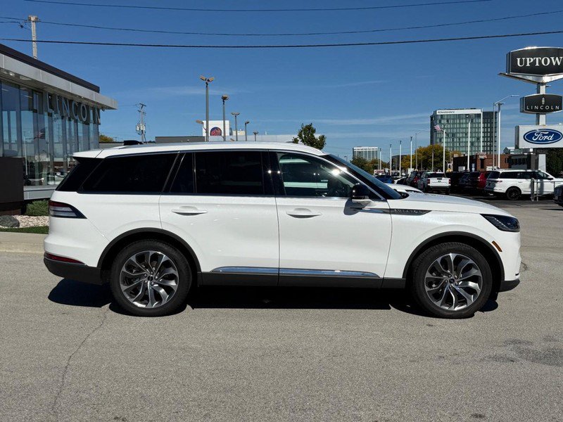 Certified 2026 Lincoln Aviator Reserve w/ Illumination Package AWD/4WD image 2