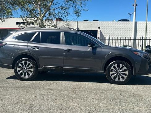Used 2025 Subaru Outback Limited AWD/4WD image 3