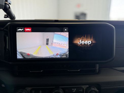 Used 2025 Jeep Gladiator Rubicon image 17