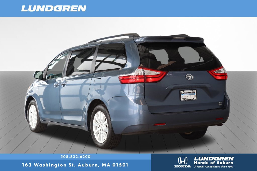 Used 2017 Toyota Sienna LE AWD/4WD image 28