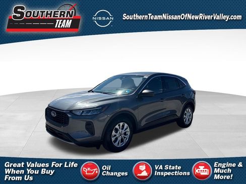 Used 2023 Ford Escape Active w/ Tech Pack #1 FWD image 1
