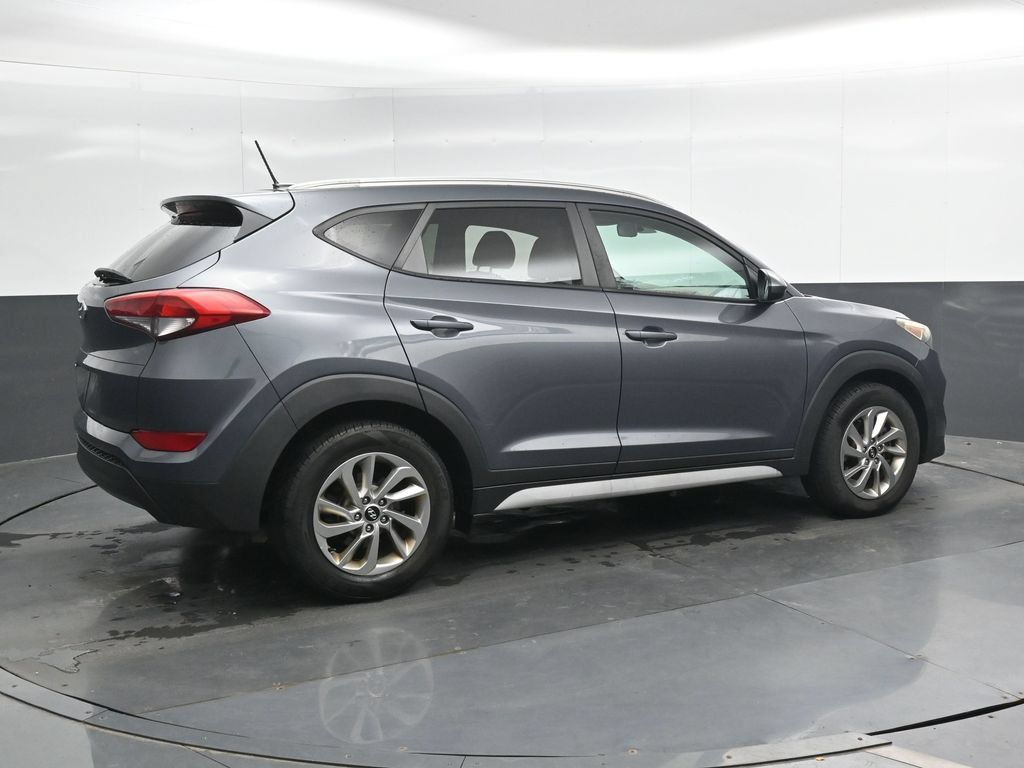 Used 2017 Hyundai Tucson SE w/ SE Popular Package 02 FWD image 2