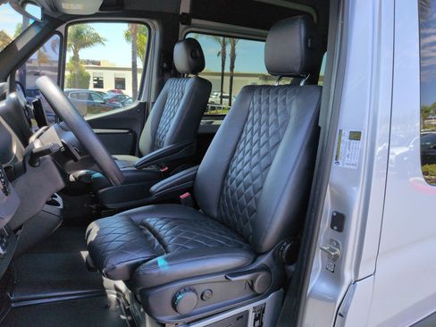 Used 2019 Mercedes-Benz Sprinter 2500 image 16