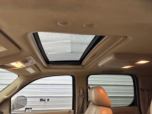 Used 2011 Cadillac Escalade ESV Premium image 20