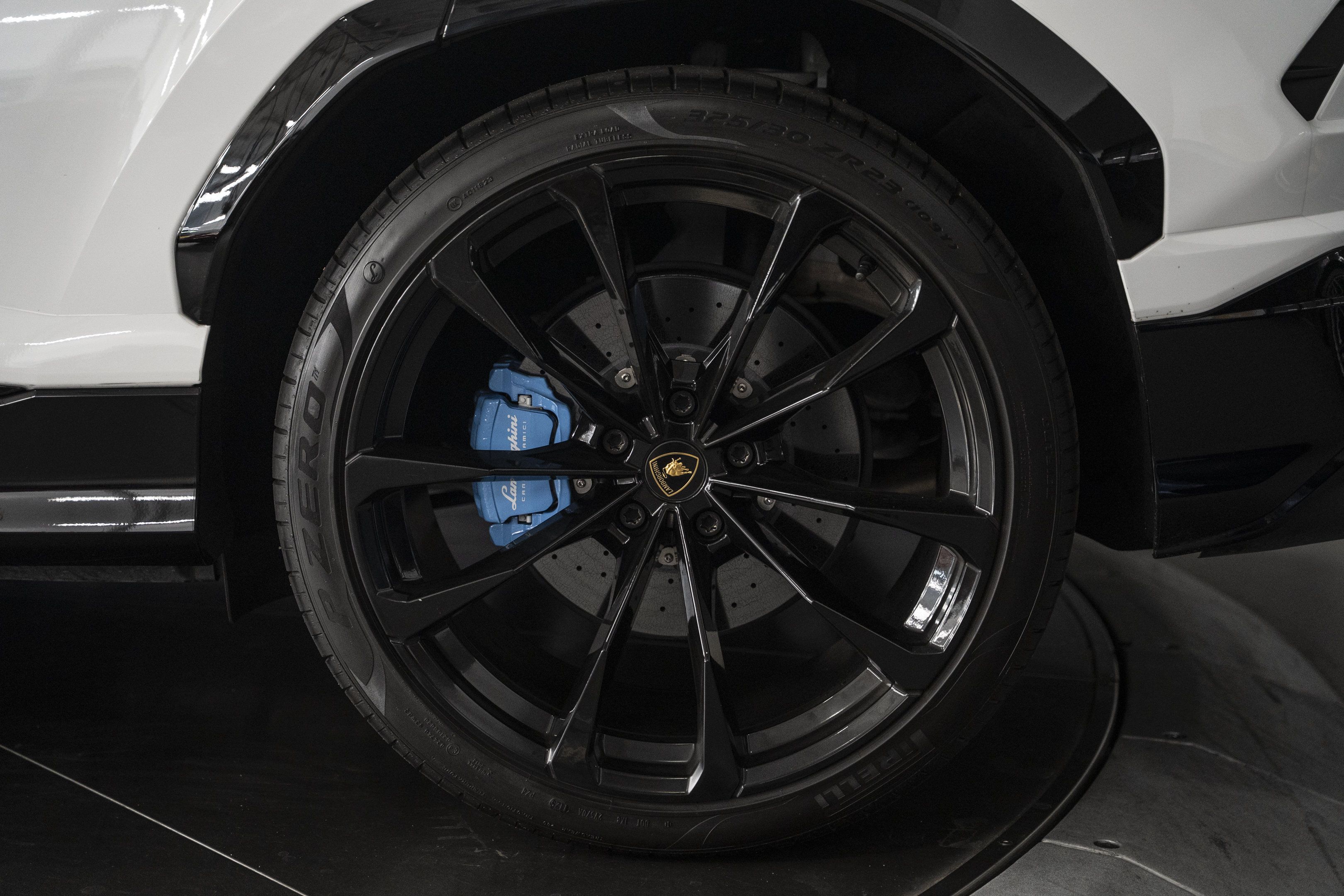 Used 2022 Lamborghini Urus AWD/4WD image 16