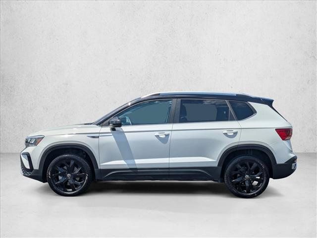 Used 2024 Volkswagen Taos SE w/ Panoramic Sunroof Package FWD image 9