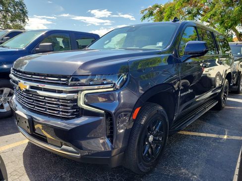 Used 2023 Chevrolet Suburban LT RWD image 32