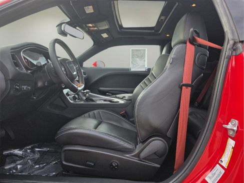 Used 2016 Dodge Challenger SRT Hellcat image 13